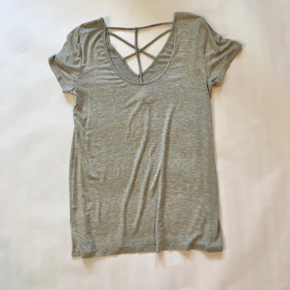 ‼️JUST IN‼️ the perfect gray criss cross tee - Picture 4 of 5